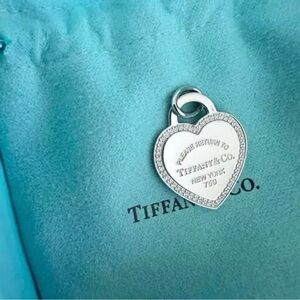 Tiffany & Co. 18kt white gold medium heart rtt diamond border charm pendant
